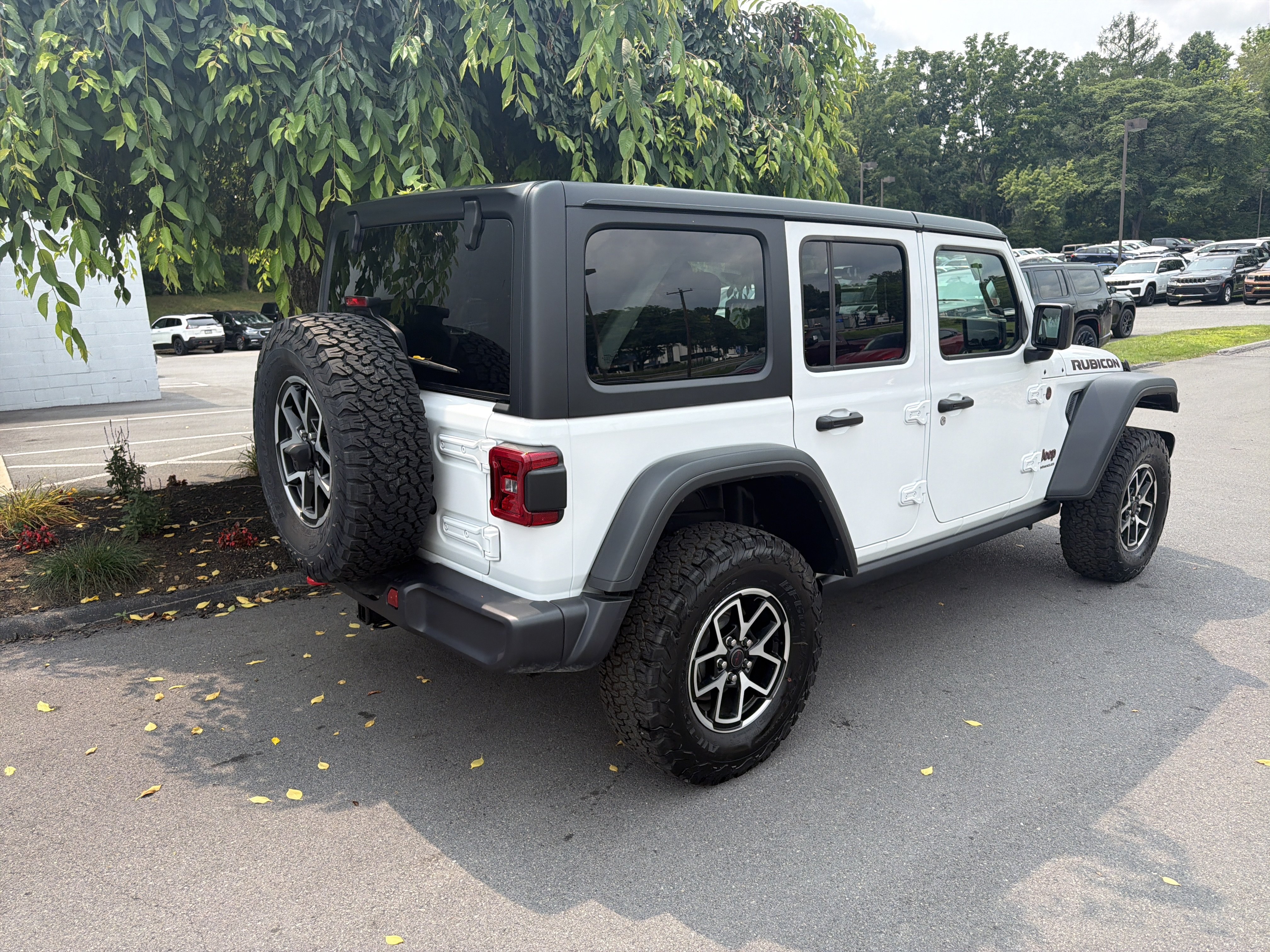 Used 2026 Jeep Wrangler Unlimited Rubicon AWD/4WD image 3