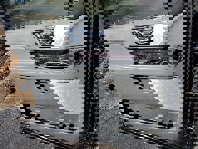 Used 2020 Lincoln Navigator Reserve w/ Luxury Package image 16