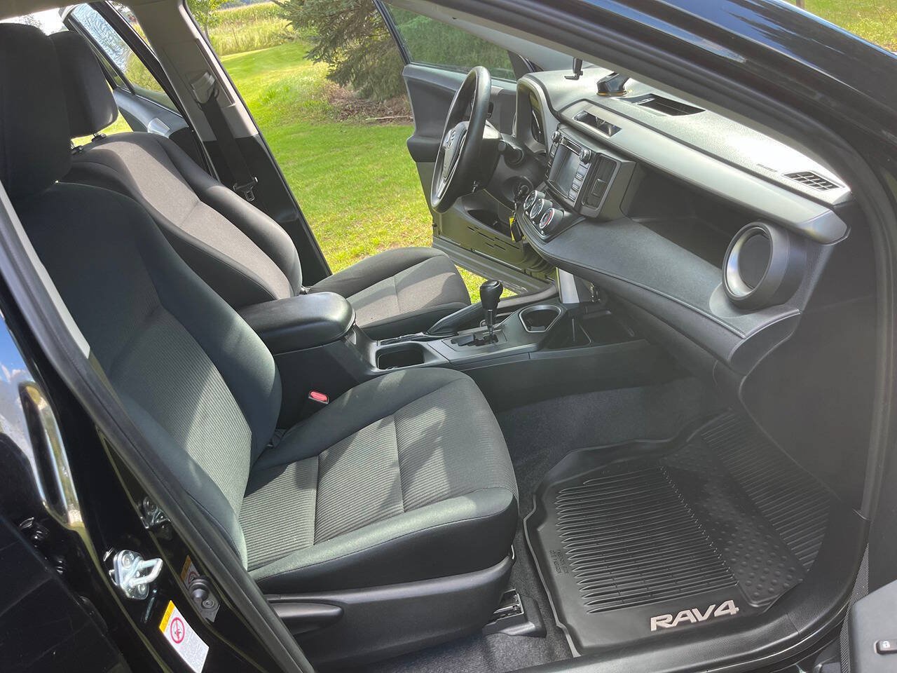 Used 2016 Toyota RAV4 LE AWD/4WD image 5