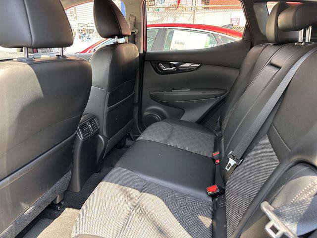 Used 2022 Nissan Rogue Sport SV w/ Technology Package AWD/4WD image 12