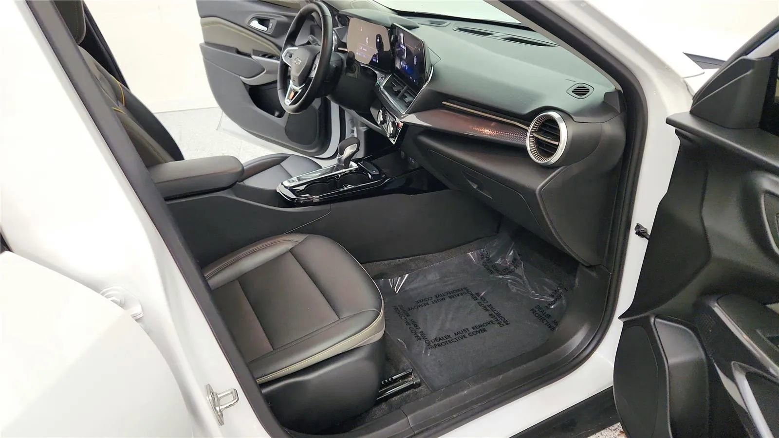 Used 2025 Chevrolet Trax ACTIV w/ Sunroof Package image 36