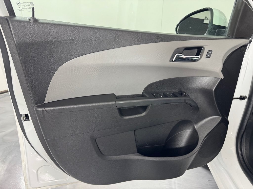 Used 2015 Chevrolet Sonic LTZ FWD image 8