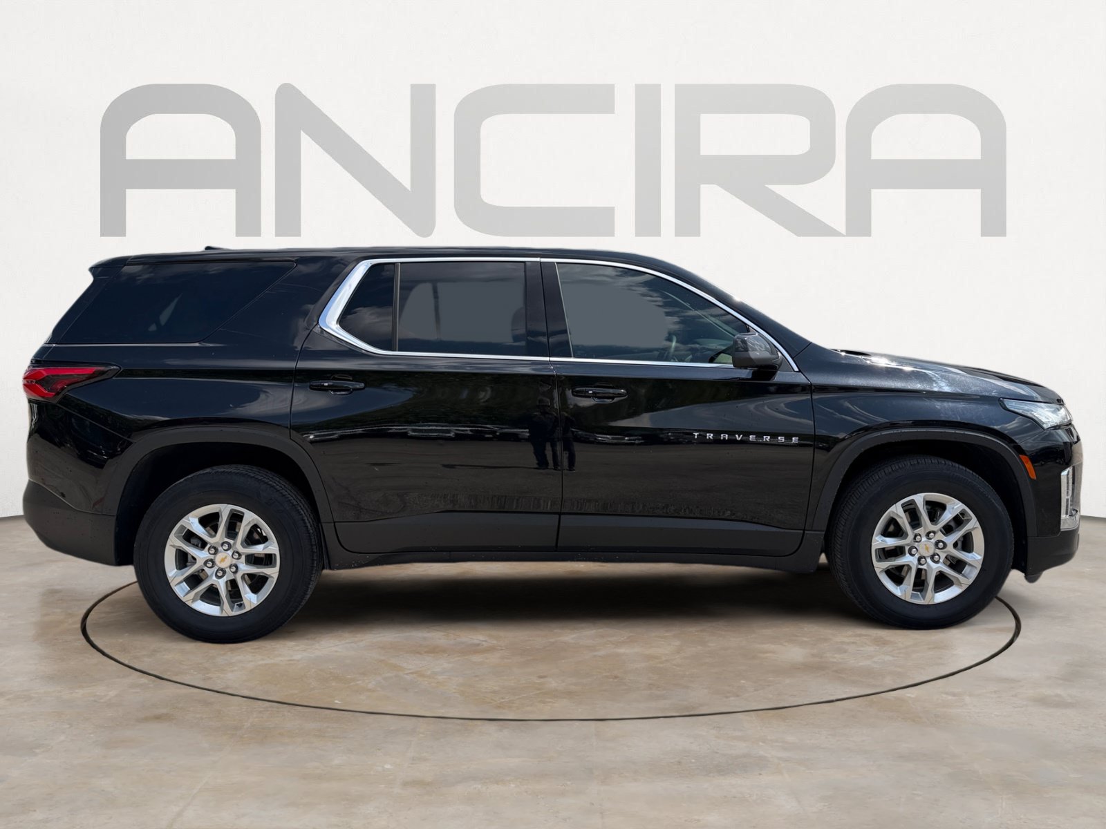 Used 2023 Chevrolet Traverse LS FWD image 10