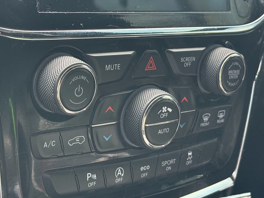 Used 2019 Jeep Grand Cherokee Limited RWD image 13