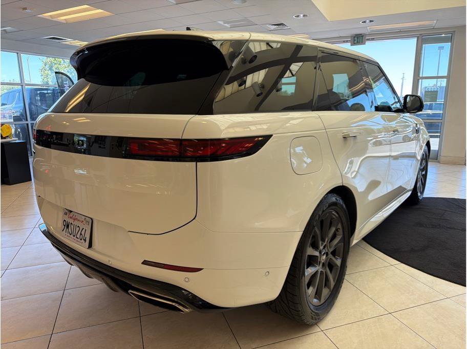 Used 2024 Land Rover Range Rover Sport Dynamic SE AWD/4WD image 5