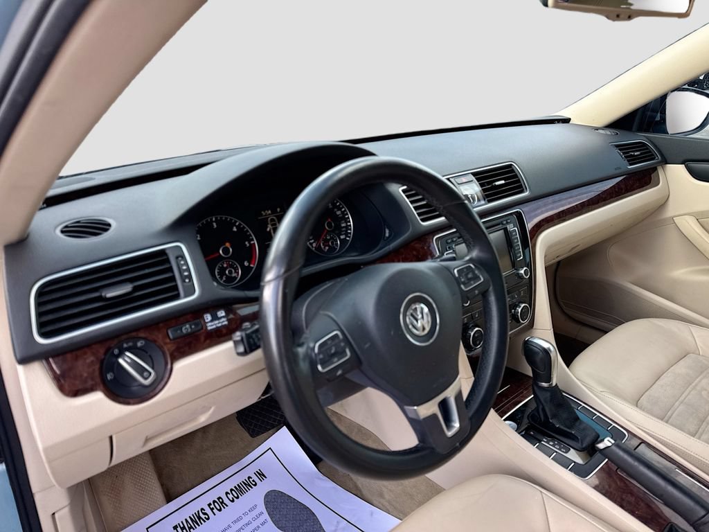 Used 2012 Volkswagen Passat TDI SEL Premium FWD image 9