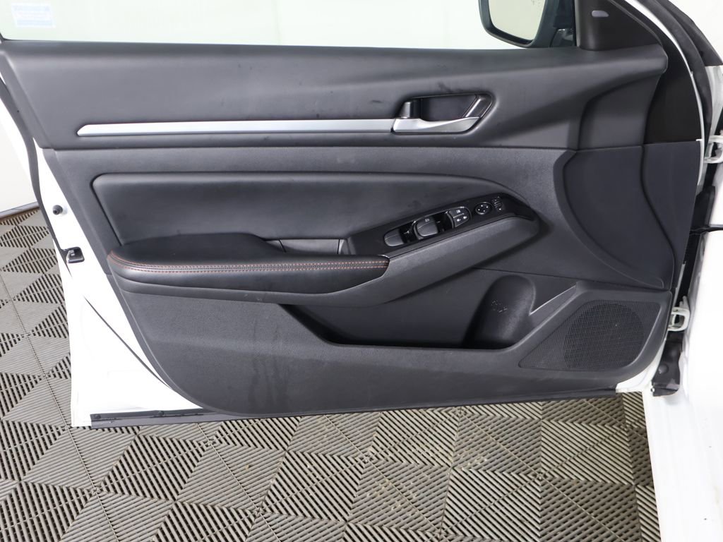 Used 2024 Nissan Altima 2.5 SR image 19