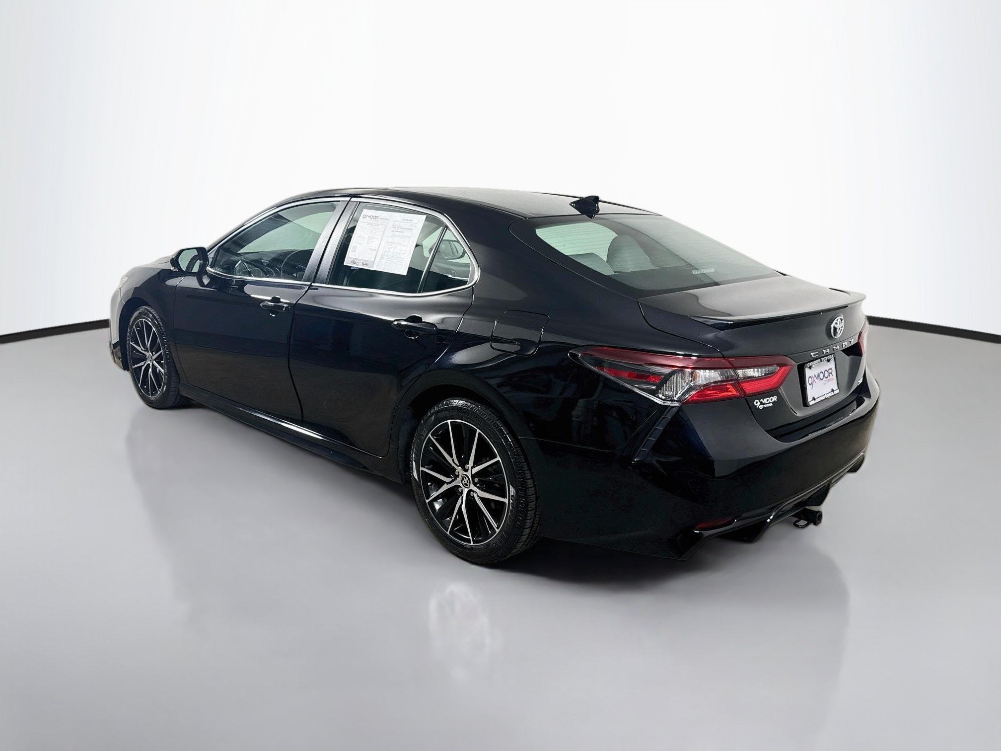 Used 2021 Toyota Camry SE FWD image 5