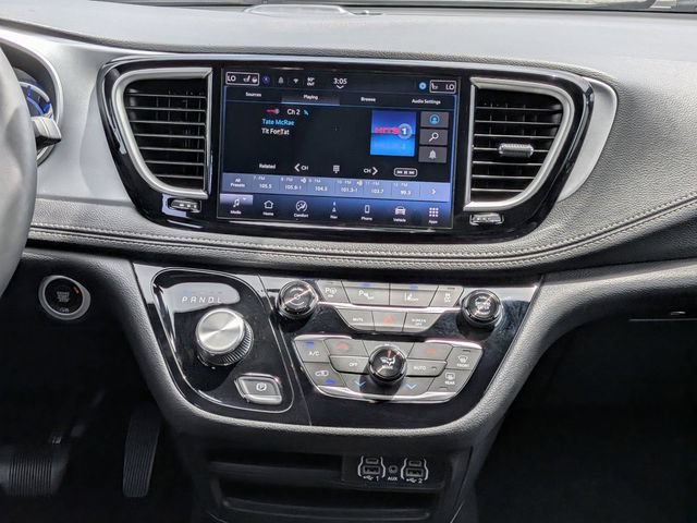 Used 2024 Chrysler Pacifica Limited FWD image 17