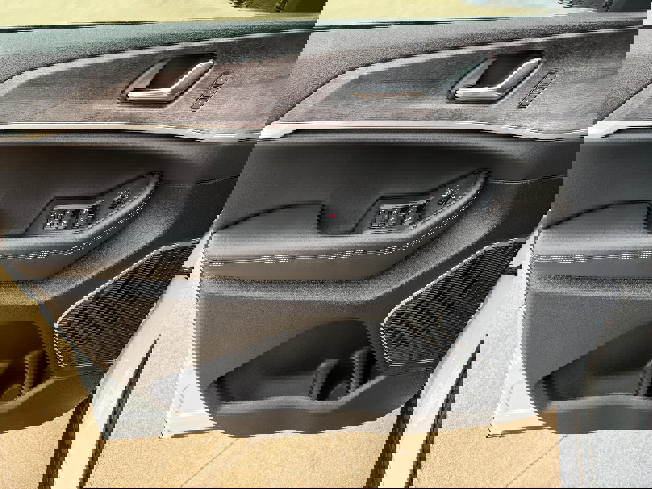 New 2025 Jeep Grand Cherokee L Limited w/ Luxury Tech Group II image 6