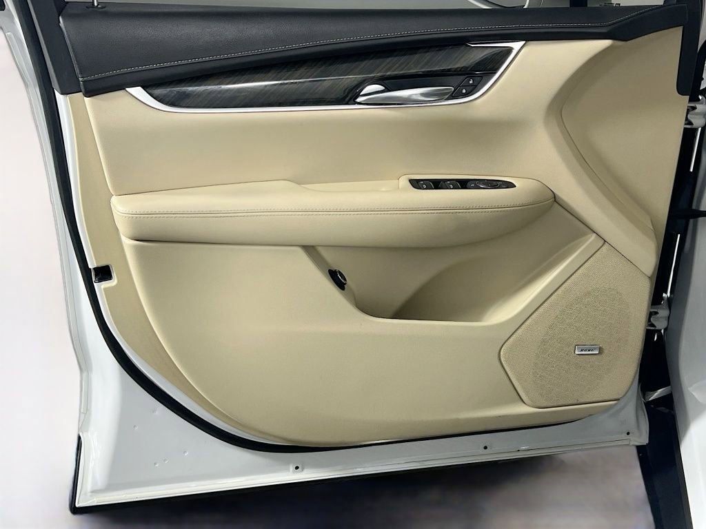 Used 2017 Cadillac XT5 FWD image 17