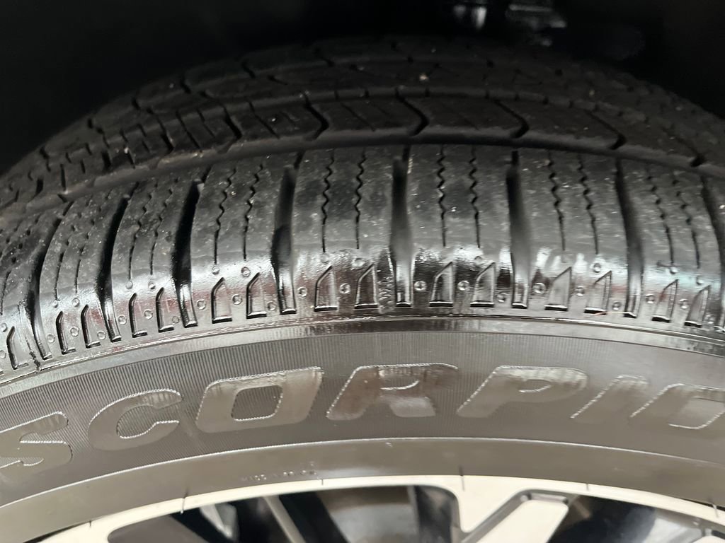 Used 2021 Ford Escape SE w/ SE Sport Appearance Package image 28