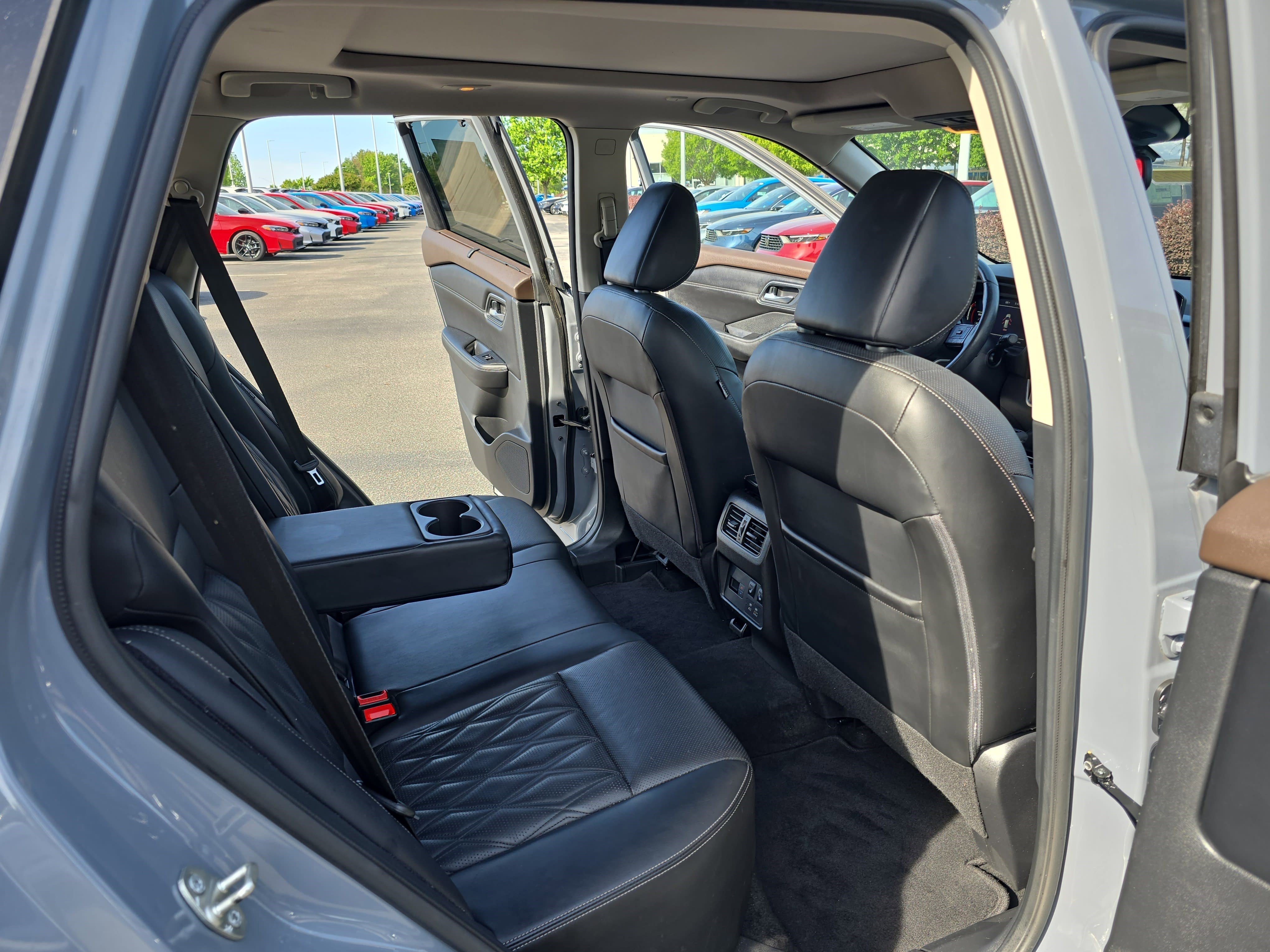 Used 2022 Nissan Rogue Platinum w/ Head-Up Display Package AWD/4WD image 11