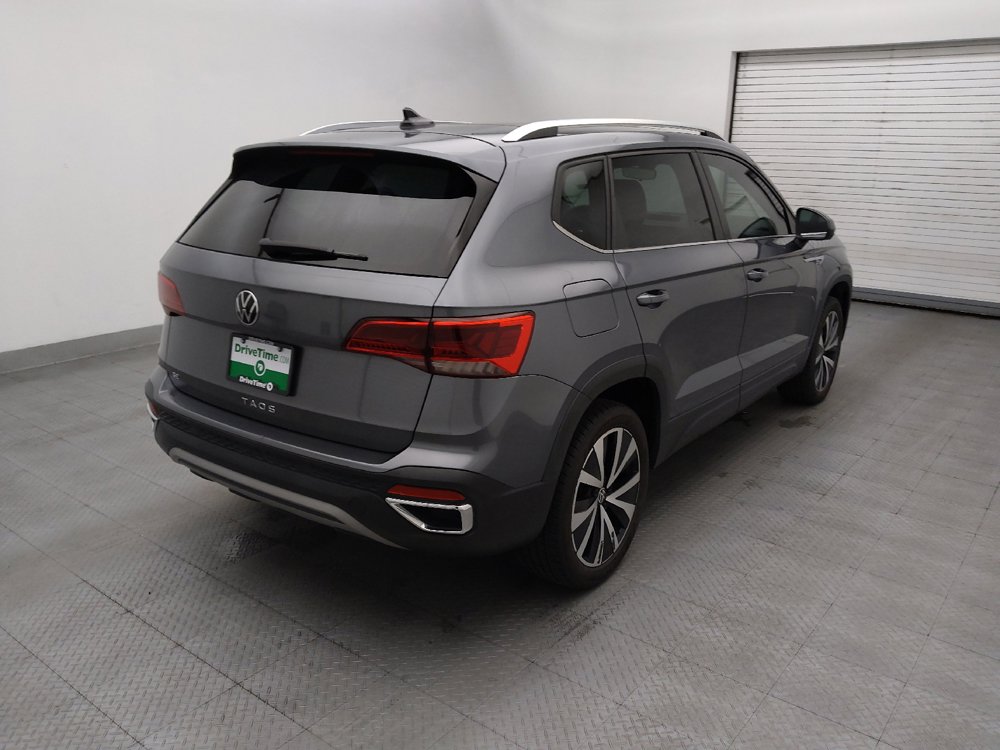 Used 2023 Volkswagen Taos SE w/ Panoramic Sunroof Package FWD image 9