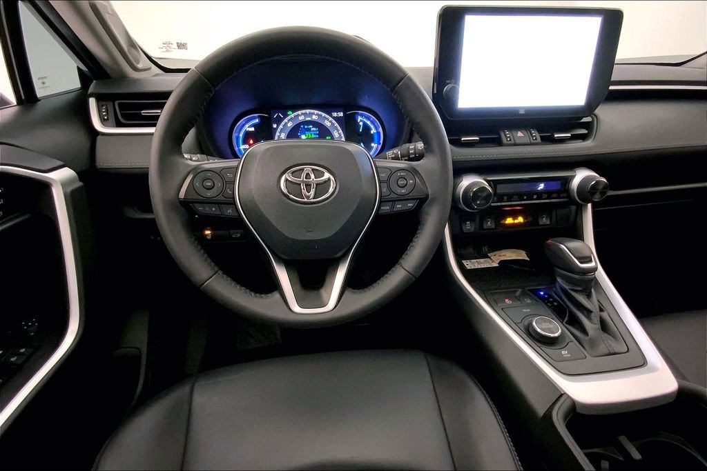 Used 2023 Toyota RAV4 XLE Premium image 4