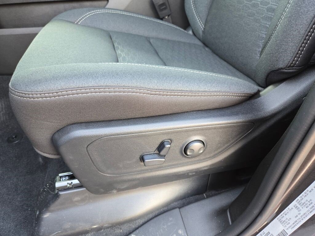 New 2026 RAM 1500 4x4 Crew Cab image 17