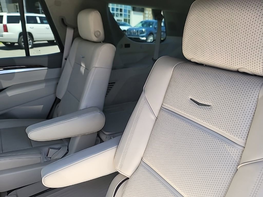 Certified 2026 Cadillac Escalade Platinum Sport w/ LPO, ONYX Package AWD/4WD image 16