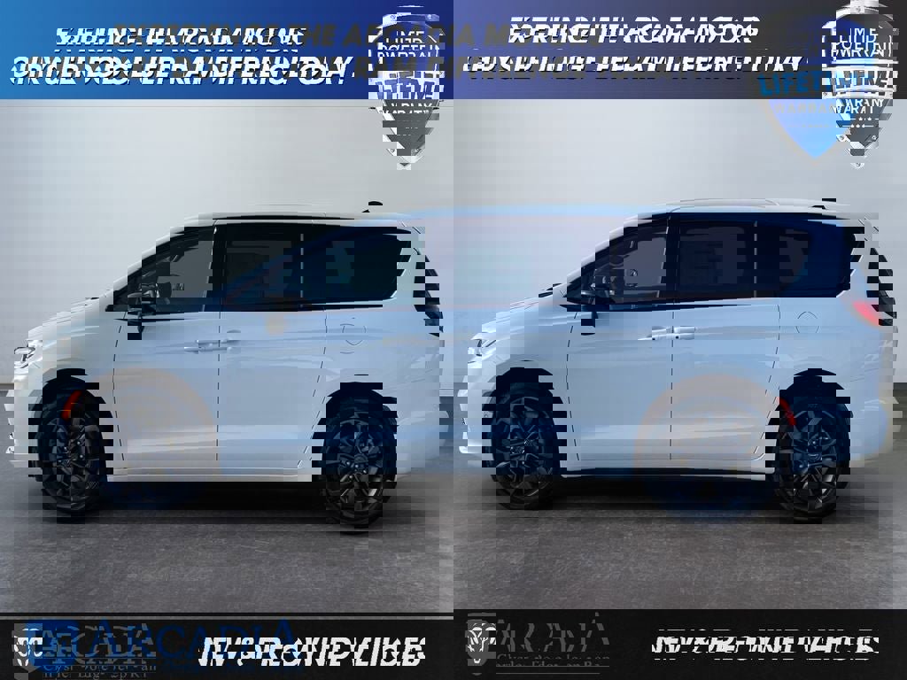 New 2026 Chrysler Pacifica Select image 2