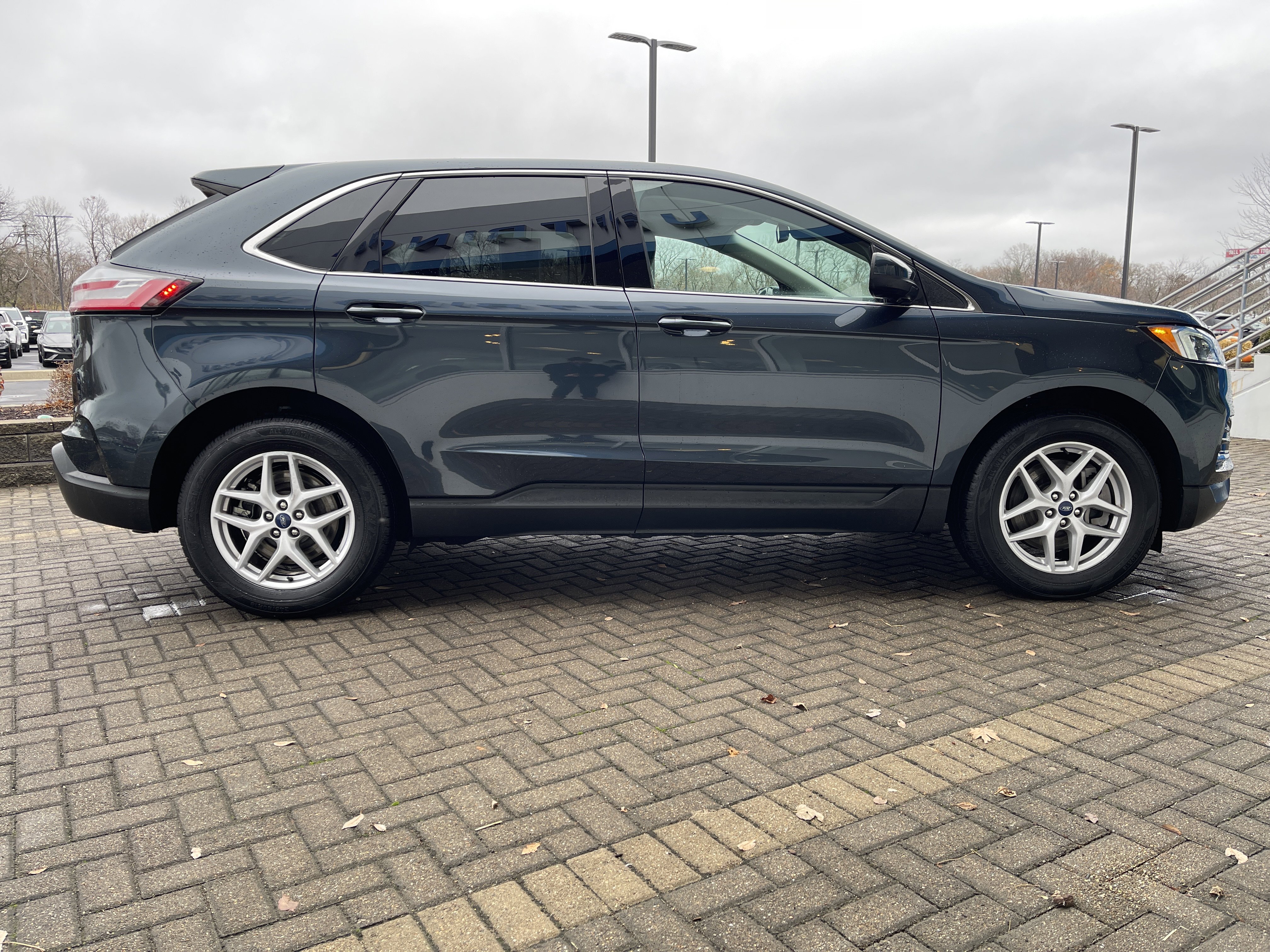 Used 2022 Ford Edge SEL image 6