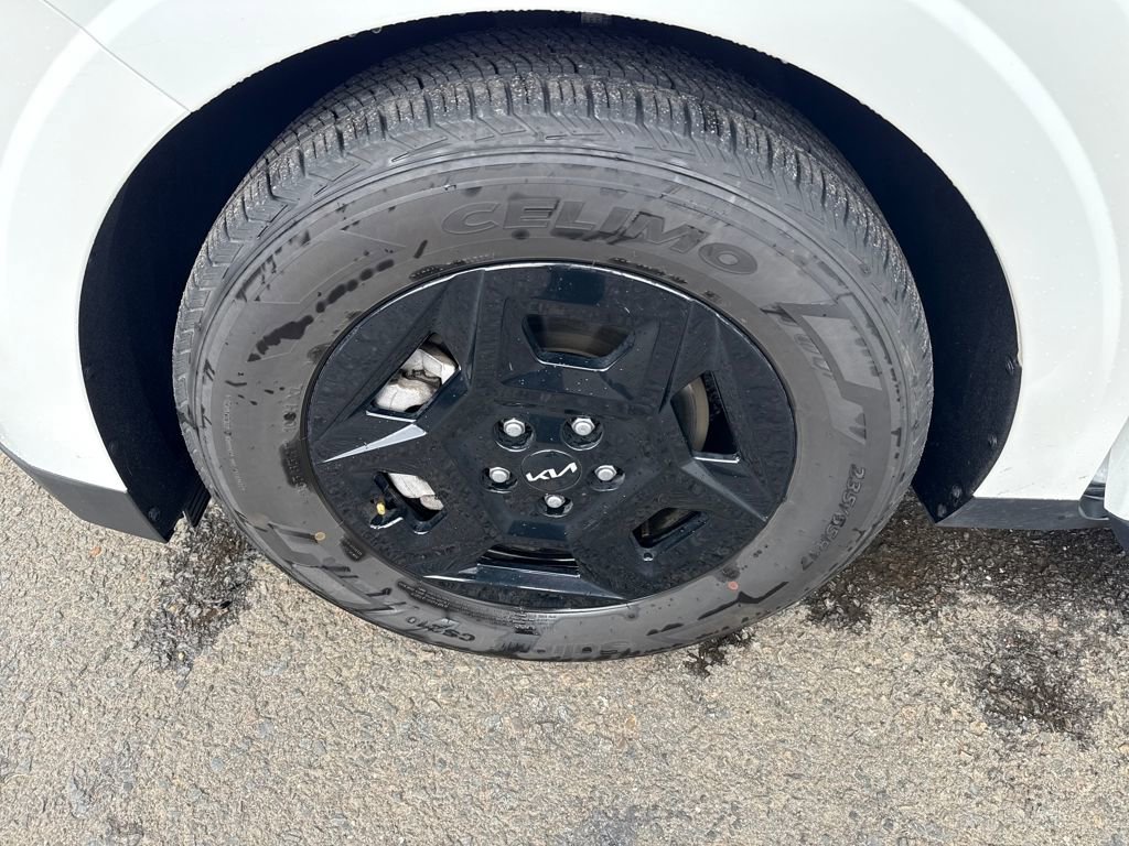 Used 2025 Kia Carnival image 37