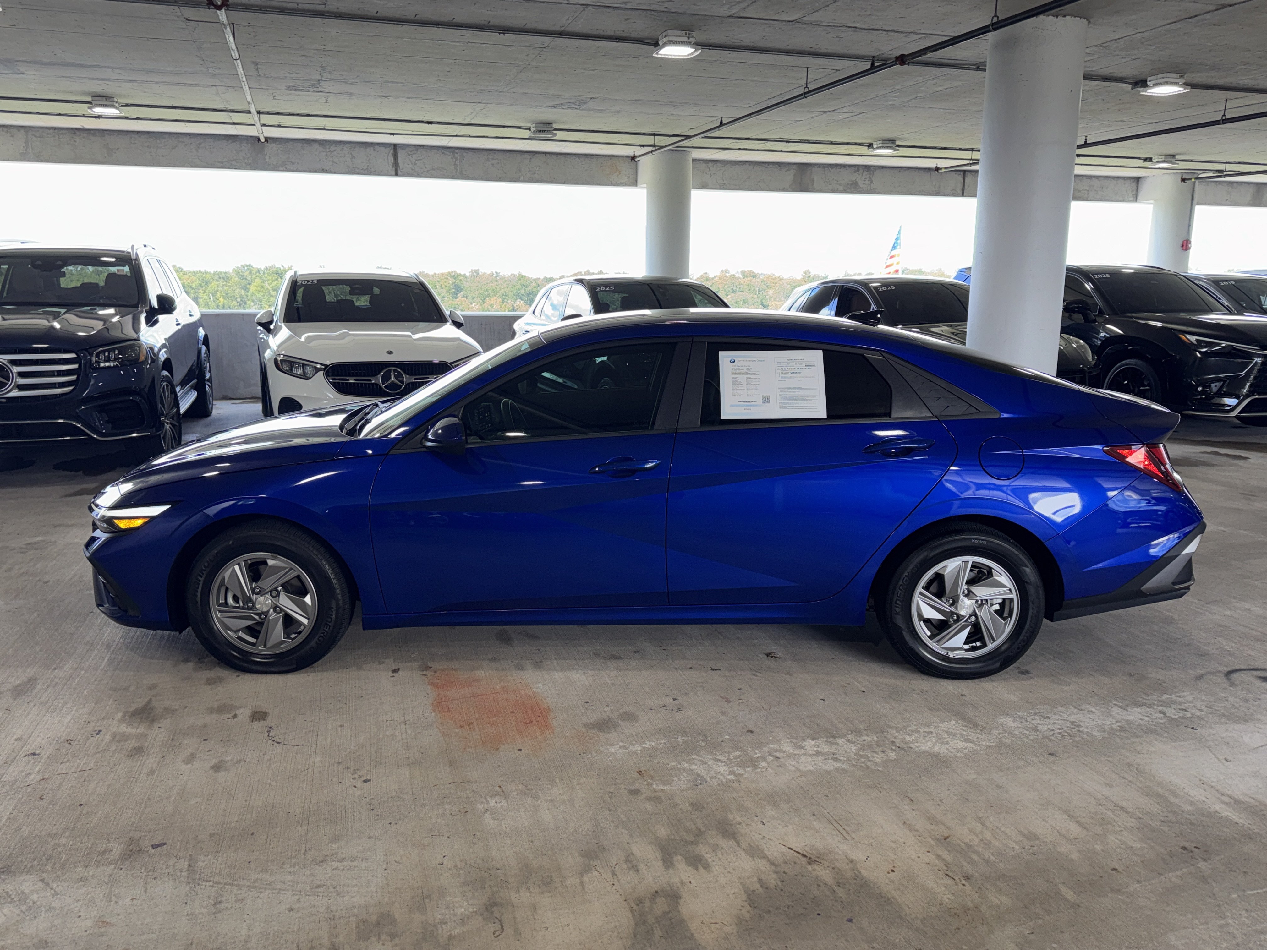 Used 2025 Hyundai Elantra SE FWD image 5