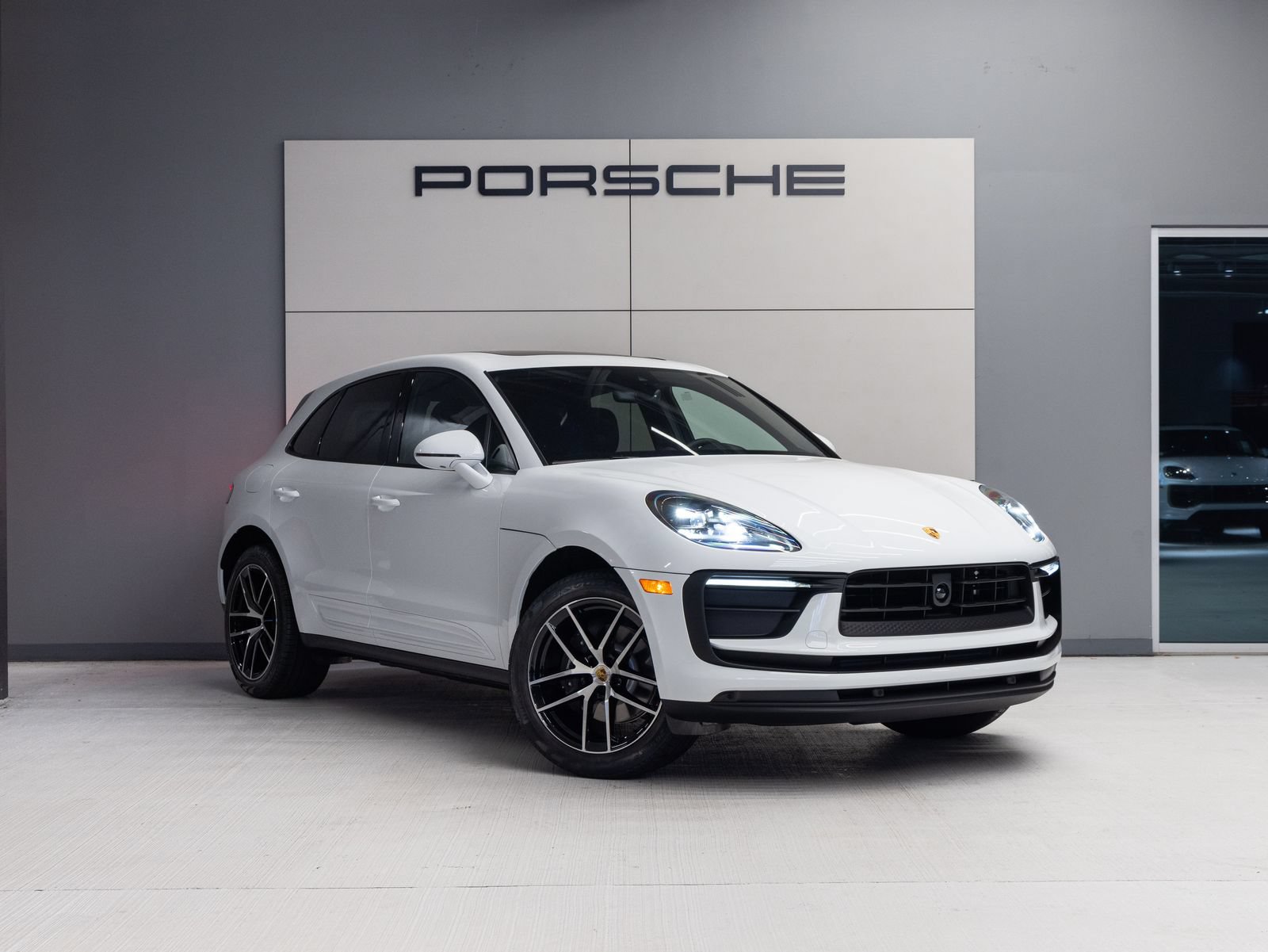 New 2026 Porsche Macan AWD/4WD image 9