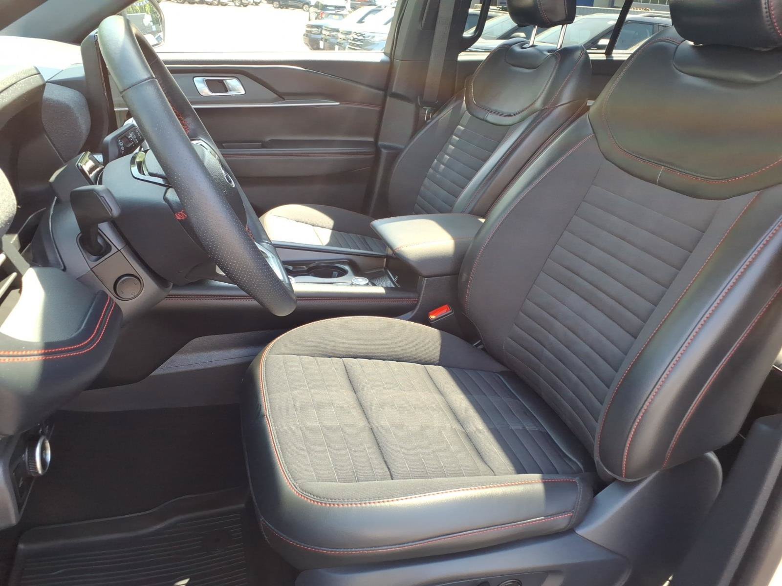 Certified 2025 Ford Explorer ST-Line w/ Premium Package AWD/4WD image 22