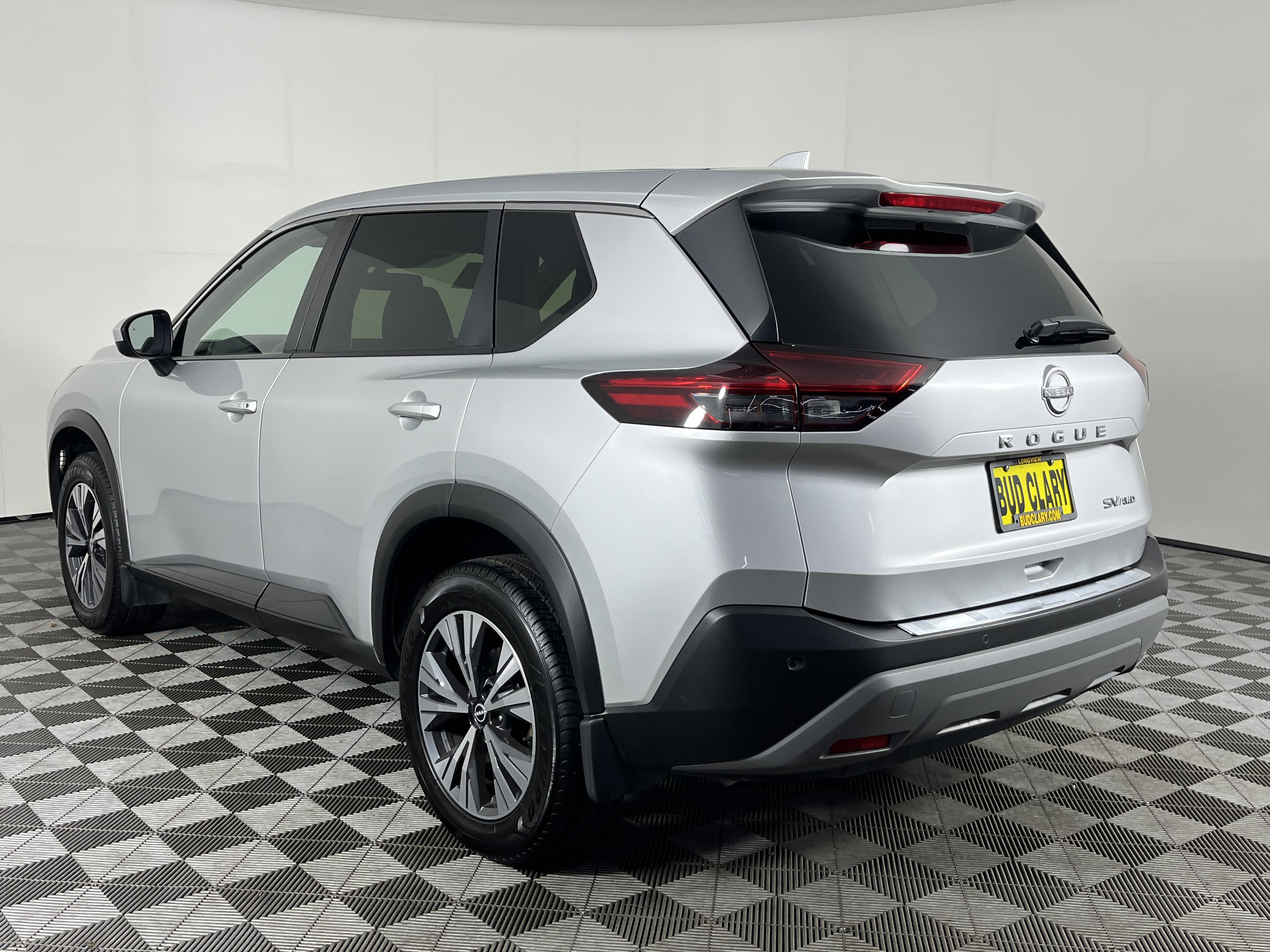 Used 2023 Nissan Rogue SV image 7