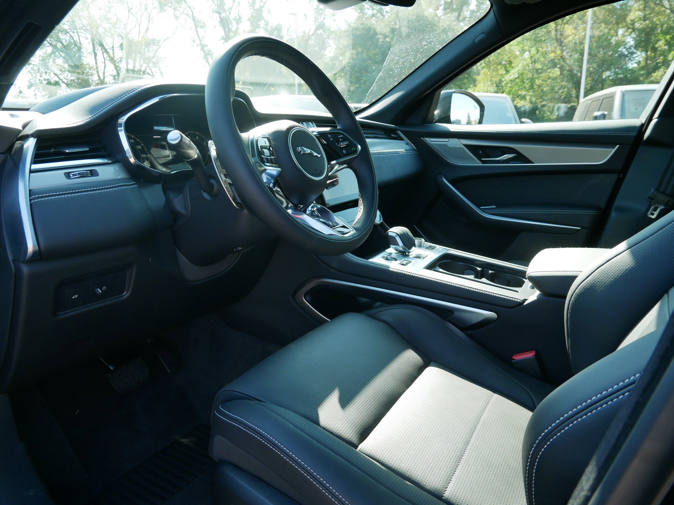 New 2026 Jaguar F-PACE R-Dynamic S image 3