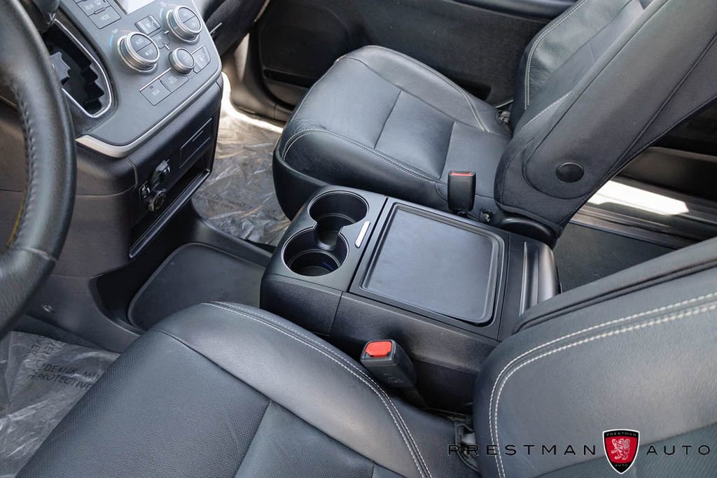 Used 2020 Toyota Sienna SE FWD image 33