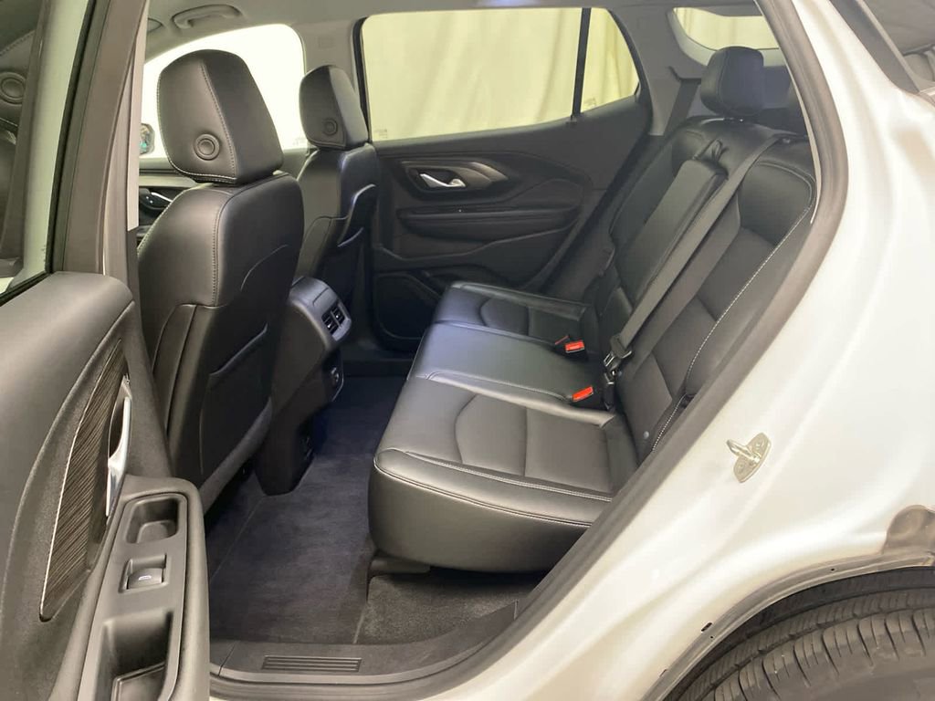 Used 2024 GMC Terrain SLT image 16