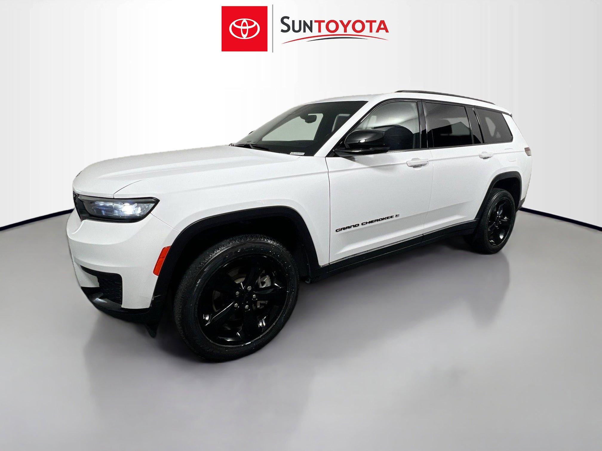 Used 2023 Jeep Grand Cherokee L Laredo image 9