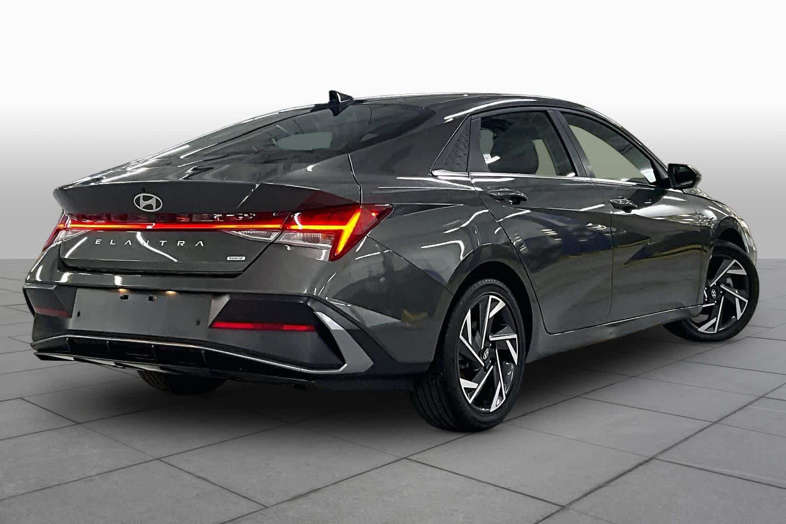 Used 2024 Hyundai Elantra Limited FWD image 13