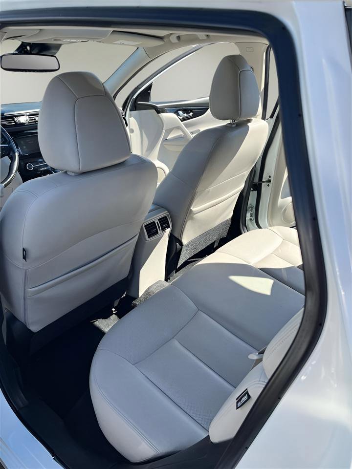 Used 2022 Nissan Rogue Sport SL w/ Premium Package image 17