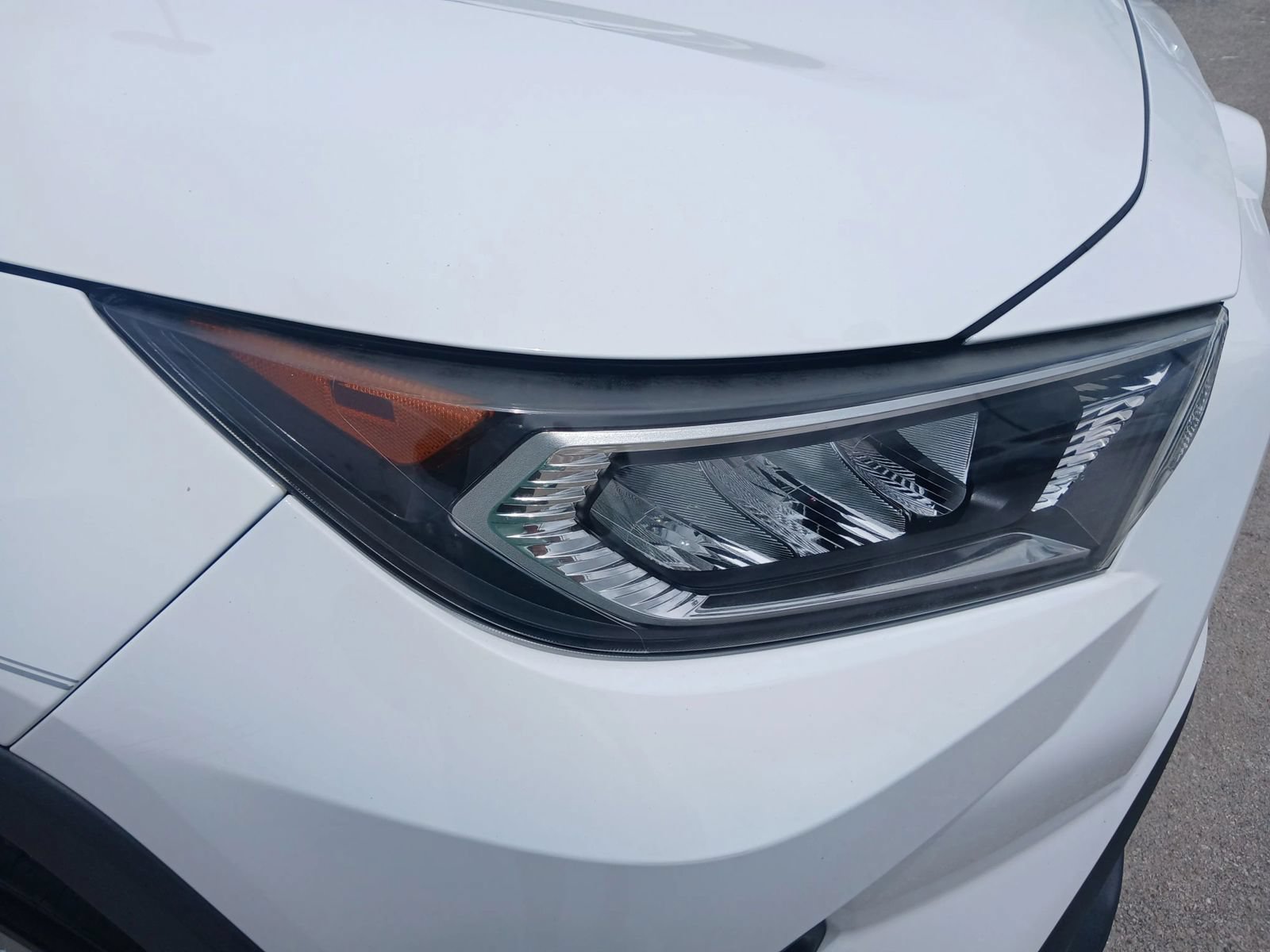 Used 2020 Toyota RAV4 XLE w/ Convenience Package FWD image 23