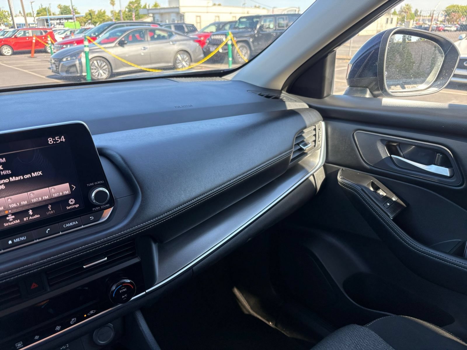 Used 2025 Nissan Rogue SV FWD image 37