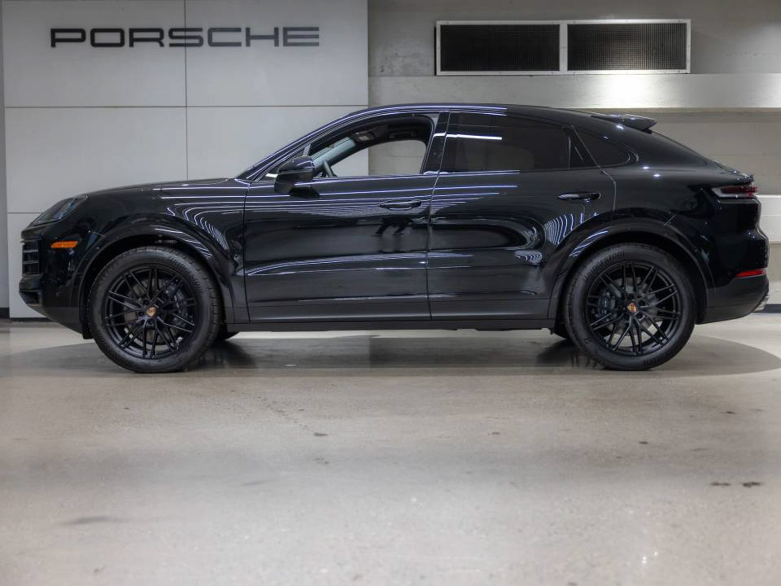 Certified 2026 Porsche Cayenne Coupe AWD/4WD image 2