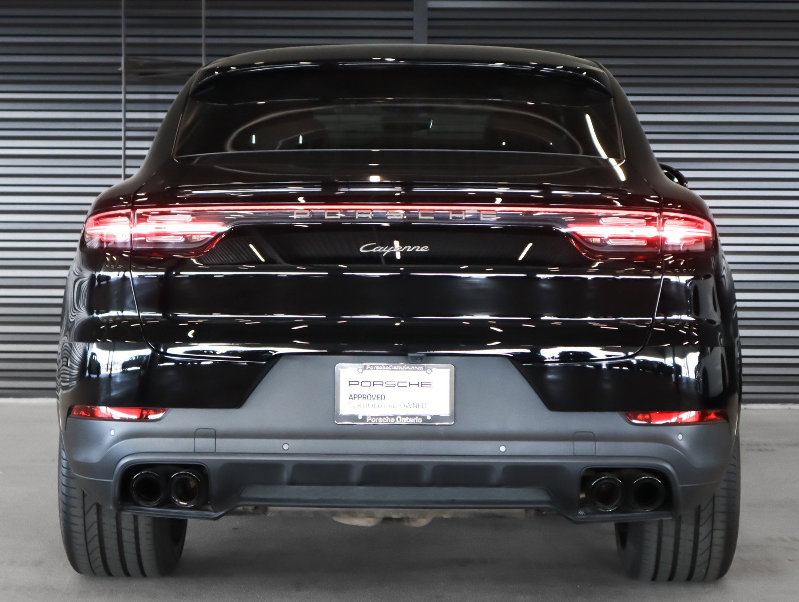 Certified 2023 Porsche Cayenne Platinum Edition image 9