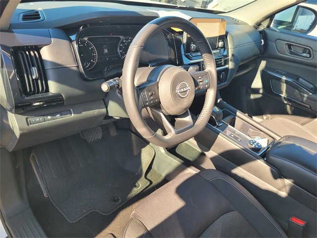 Used 2024 Nissan Pathfinder SV w/ SV Premium Package image 12