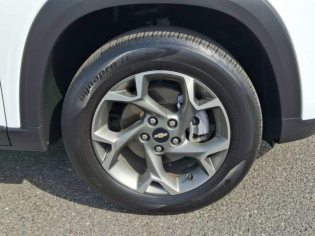 Used 2025 Chevrolet Trax LT FWD image 11
