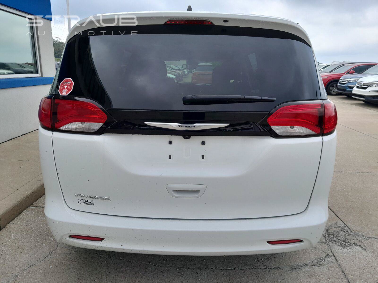 Used 2023 Chrysler Voyager LX FWD image 6