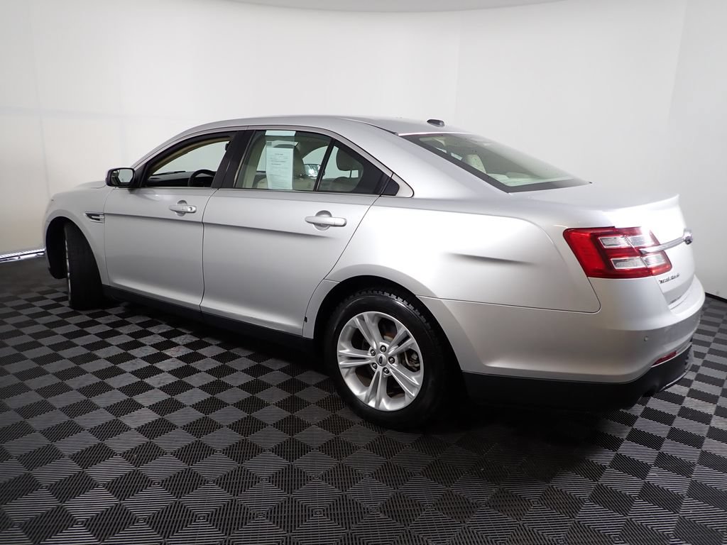 Used 2015 Ford Taurus SEL w/ Equipment Group 201A FWD image 11