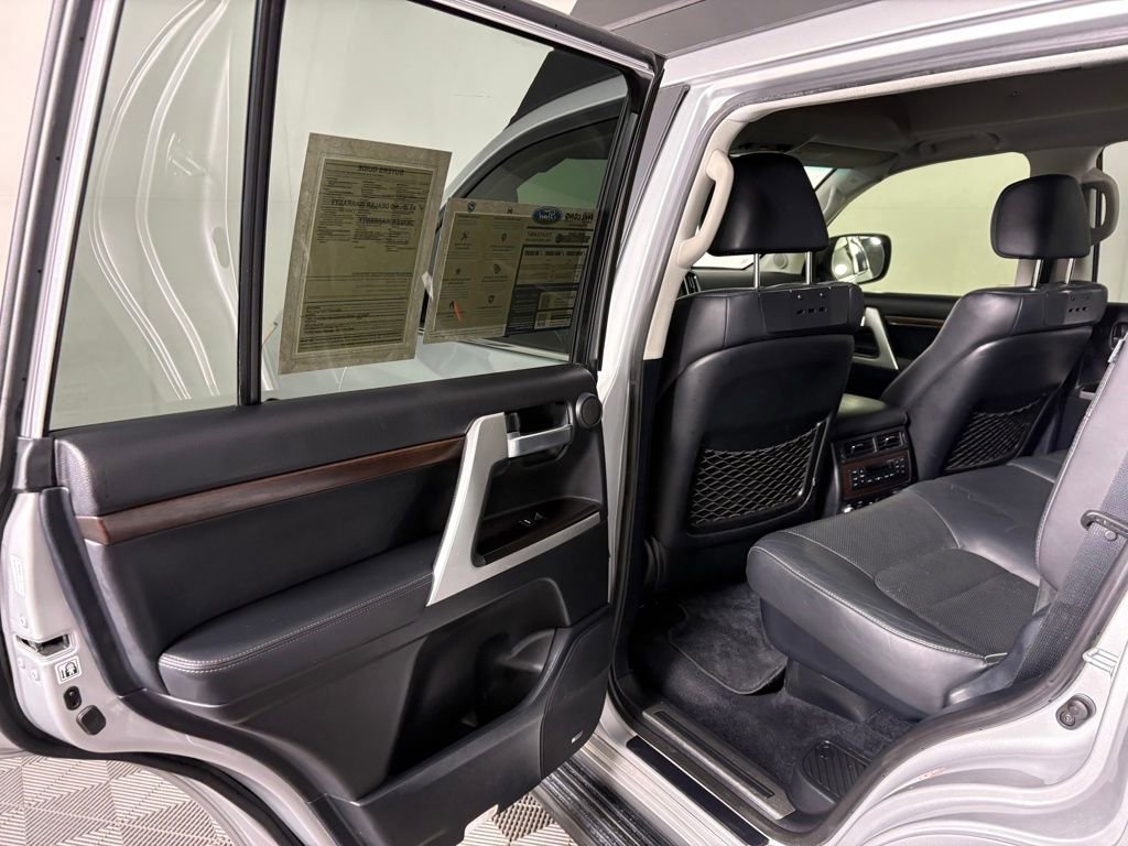 Used 2016 Toyota Land Cruiser image 26