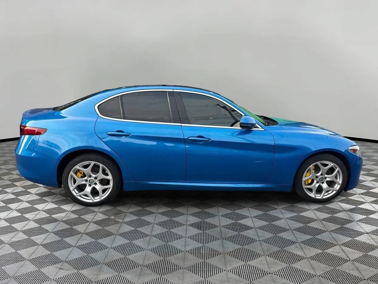 Used 2019 Alfa Romeo Giulia Ti AWD/4WD image 4