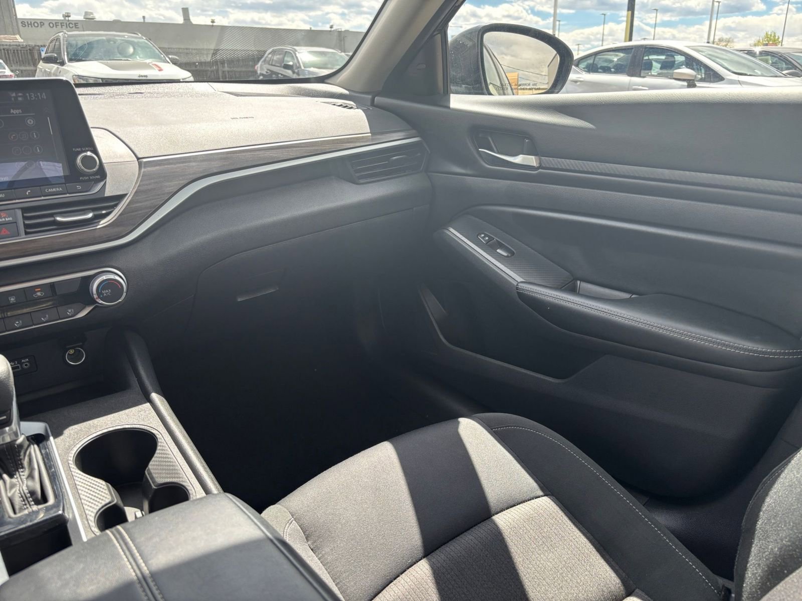 Used 2025 Nissan Altima 2.5 SV image 33