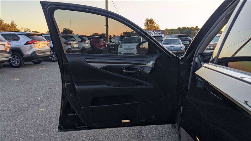 Used 2013 Lexus LS 460 AWD w/ Comfort Pkg image 29