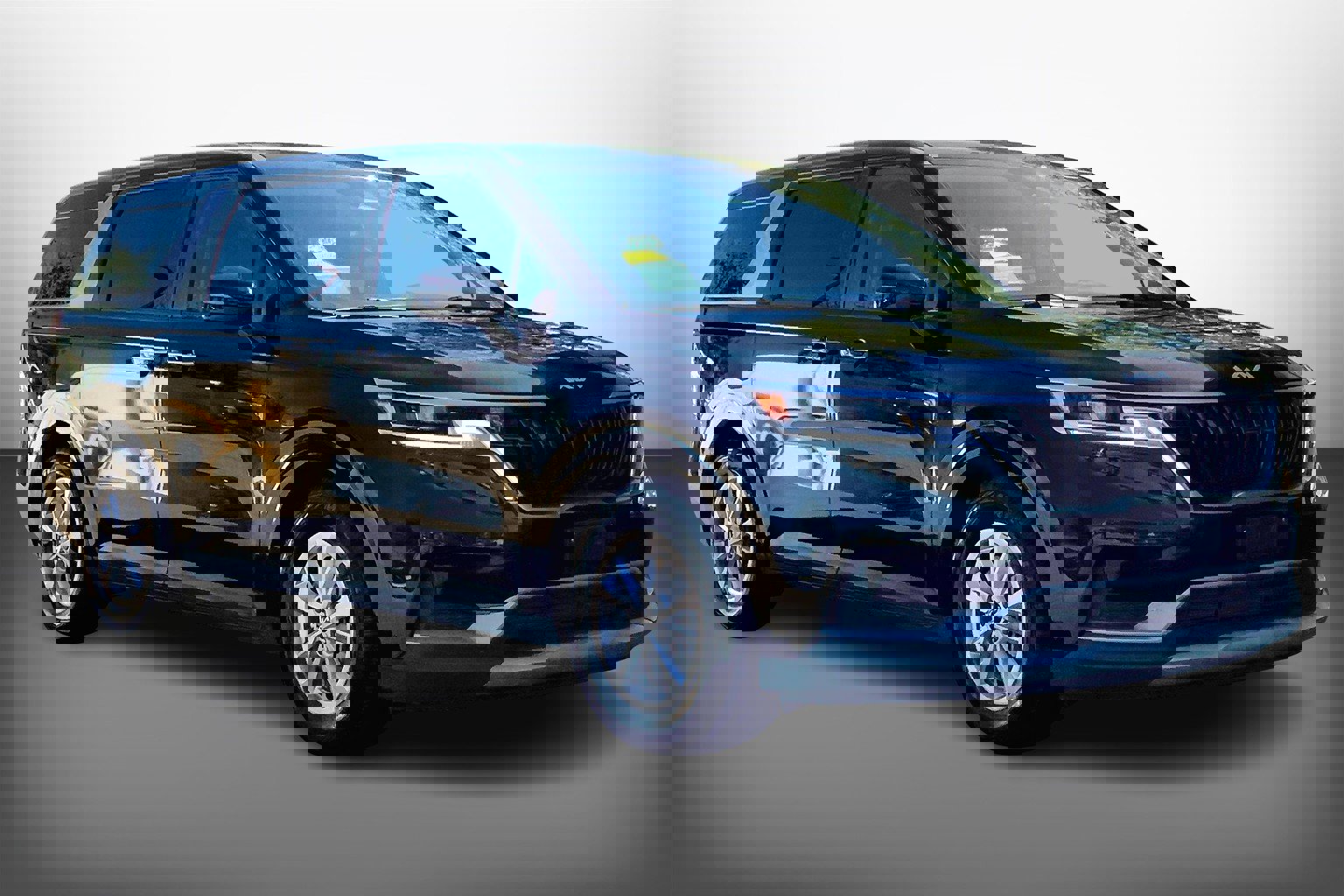 Used 2024 Kia Carnival LX image 3