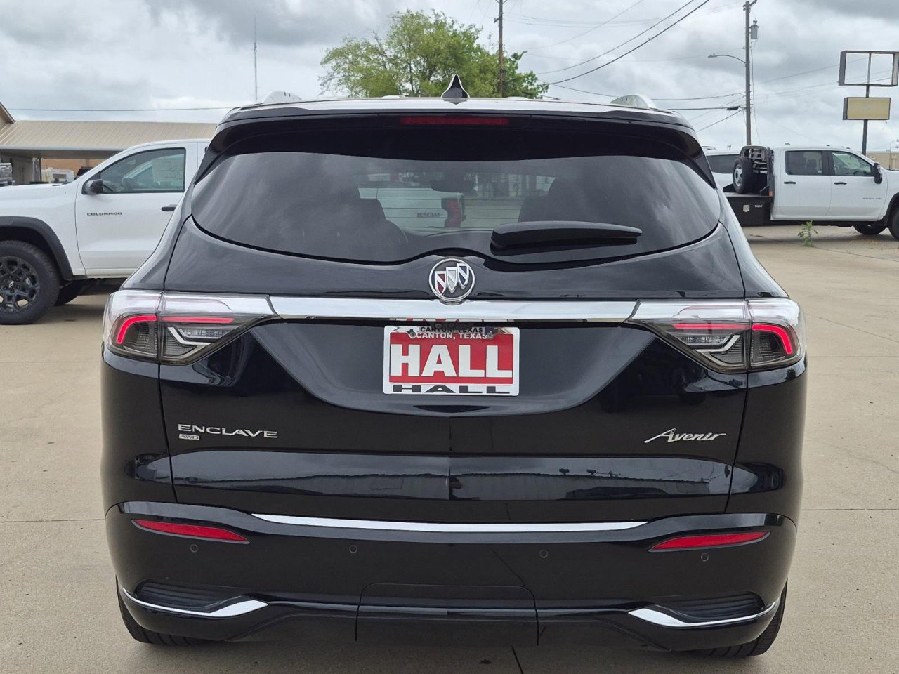 Used 2023 Buick Enclave Avenir w/ Avenir Technology Package AWD/4WD image 5