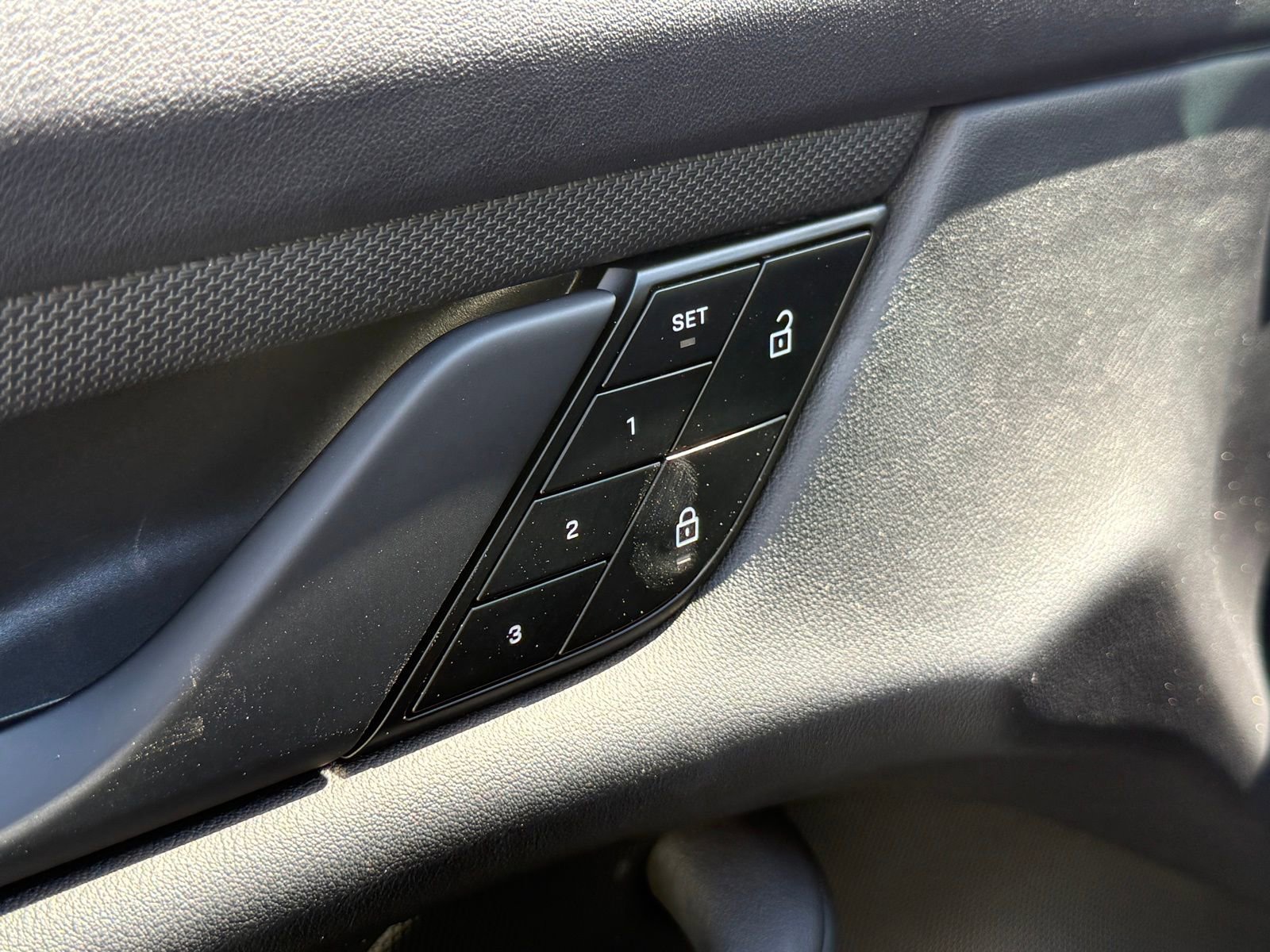 Used 2024 Porsche Taycan image 24