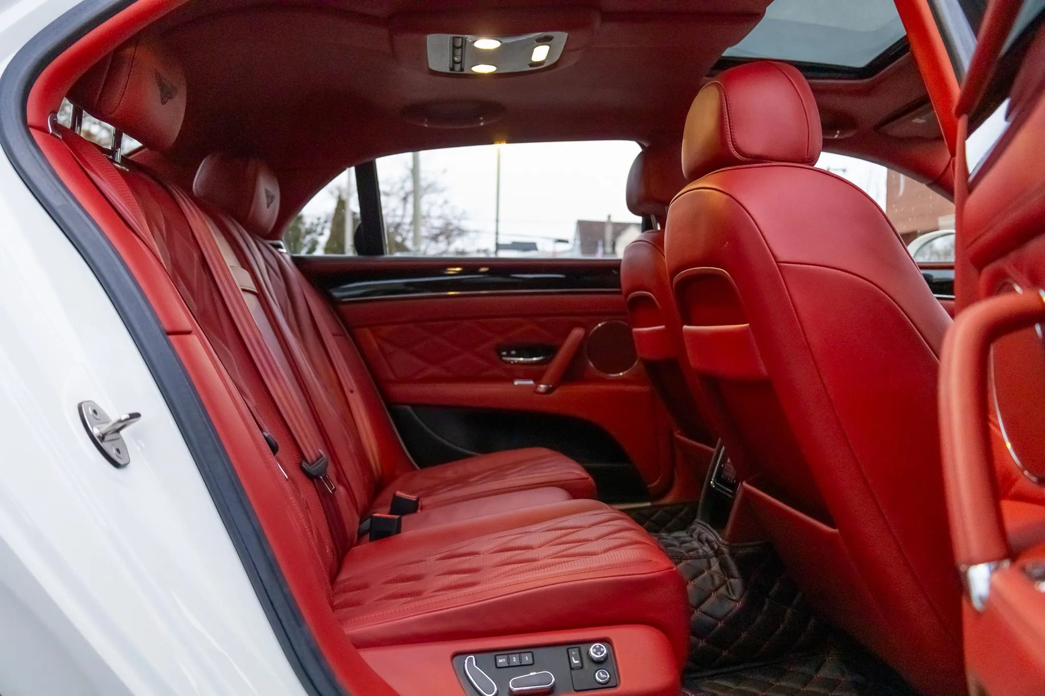 Used 2015 Bentley Flying Spur V8 image 59